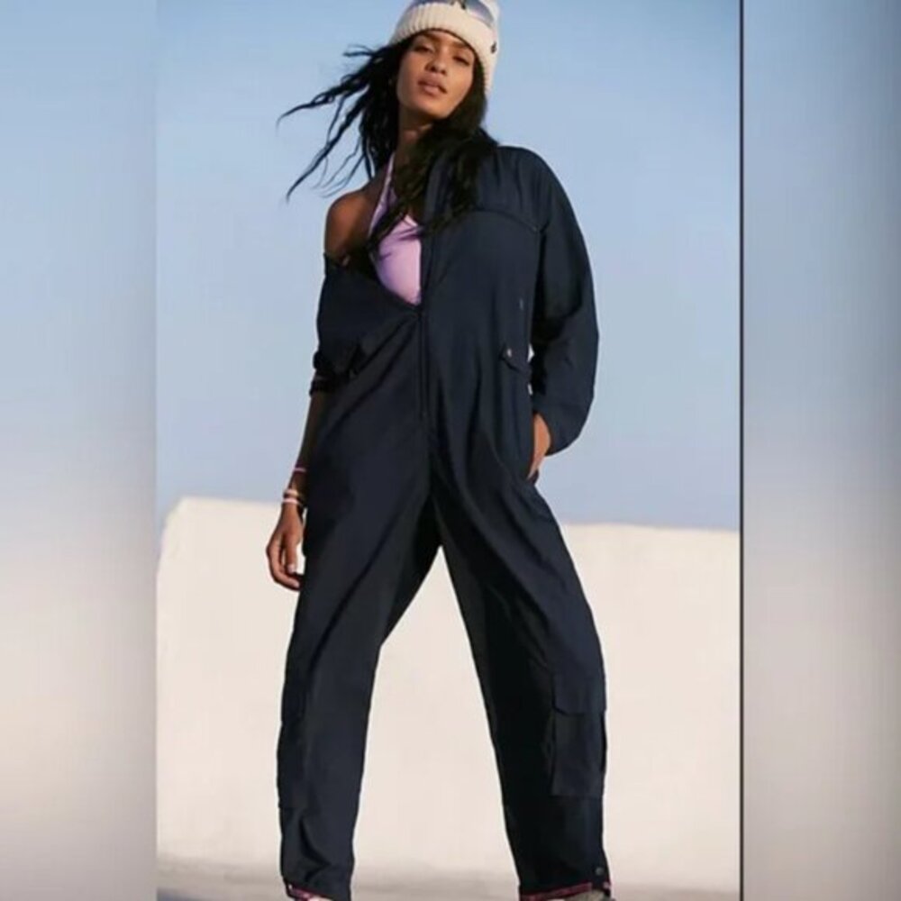Free People FP Movement Mesmerize Me Coveralls Utility Jumpsuit Navy Small NWT - Picture 1 of 12